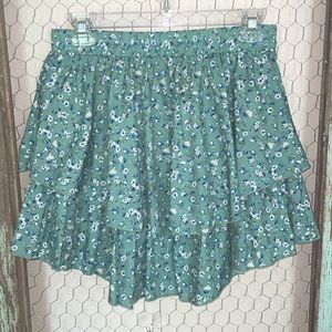 Short Tiered Skirt. Medium. Waist 14” unstretched. Length 18”. Like New.